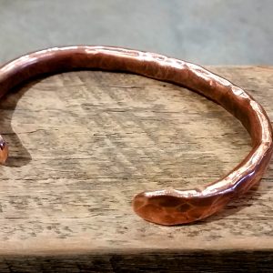 copper forge hammered narrow solid bangle back view