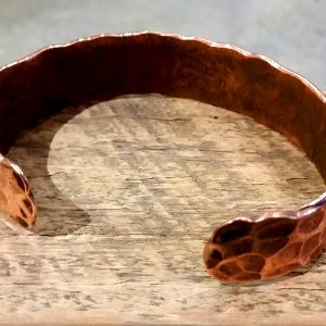 copper forge hammered solid bangle back view