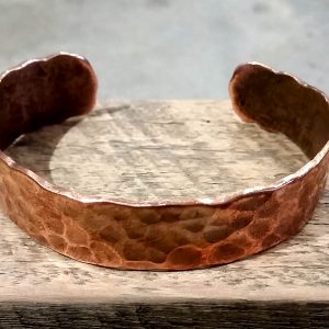 copper forge hammered solid bangle front view